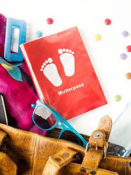 Bag with many belongings ang pregnancy record book Mutterpass