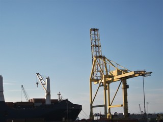 Fototapeta na wymiar Kran im Hafen