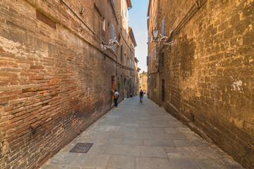 narrow street of Siena
