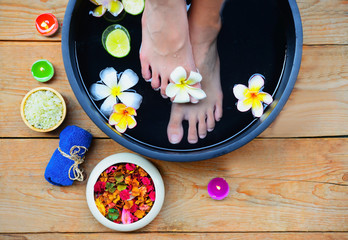 Obraz na płótnie Canvas spa & aromatherapy bowl for relax 