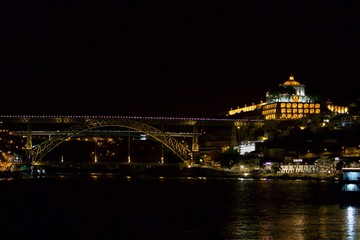 Fototapeta na wymiar Rio Douro, Vila Nova de Gaia e pontes