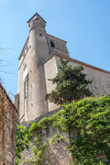 Saint Cirq Lapopie. Eglise fortifi&eacute;e du village. Lot. Occitanie