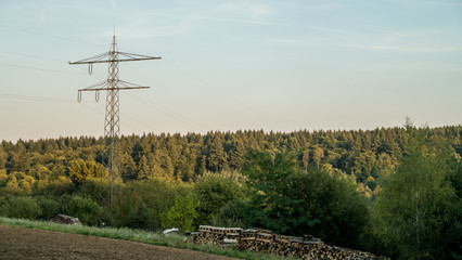 Strommasten bei Sonnenuntergang © focus finder