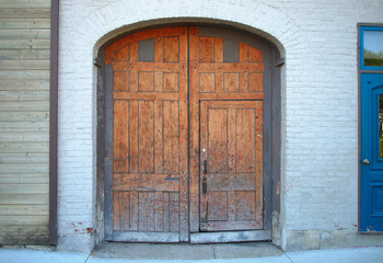 Fototapeta na wymiar old wood door ancient arch exterior doorway entrance architecture