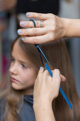 Haircut and the build-up of multicolored strands