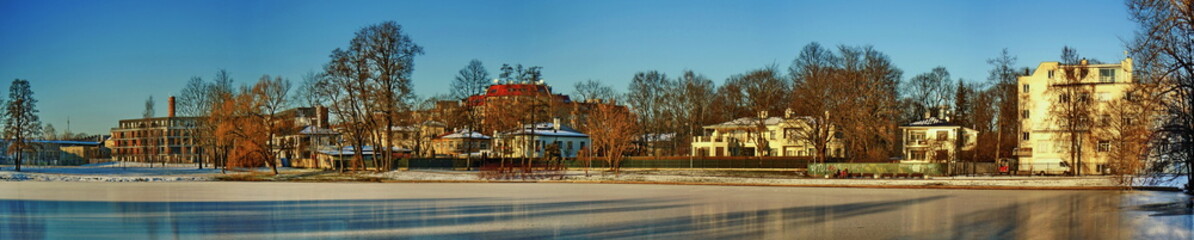 Fototapeta na wymiar Panoramic cityscape with frozen lake 