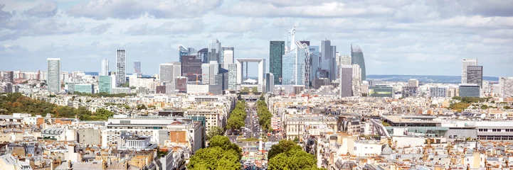 Fotobehang Luchtfoto panoramisch stadsgezicht op de zakenwijk met wolkenkrabbers tijdens de zonnige dag in Parijs © rh2010
