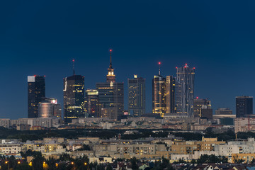 Obraz premium Warszawa w centrum miasta w nocy