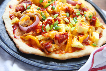 Barbecued chicken pizza closeup