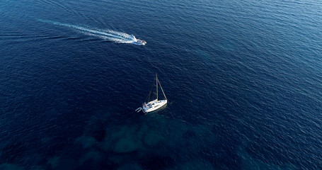 sillage de bateaux en mer, espagne