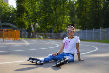 Summer girl in Park rollerblading