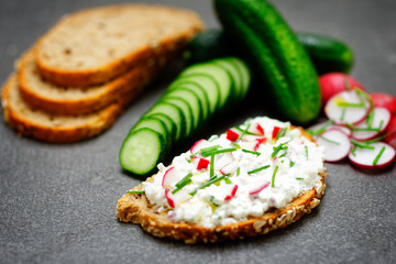 Brot mit Brotaufstrich