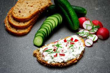 Brot mit Brotaufstrich