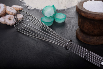 Blender whip and cookies