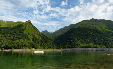 Fototapeta na wymiar mountain lake in the French Pyrenees