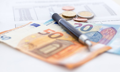 Rechnung bezahlen und Kontrollieren