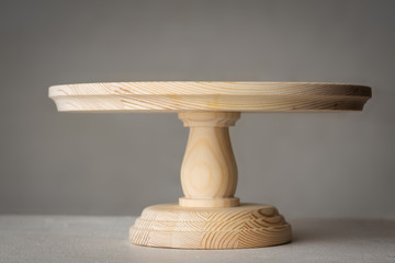 round wooden stand for the cake