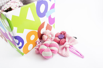 Box with elastic bands.