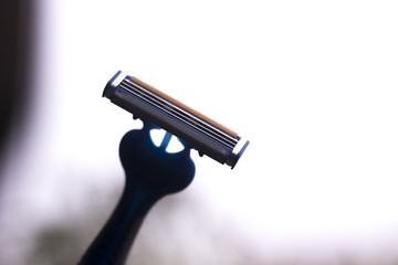 Safety disposable razor