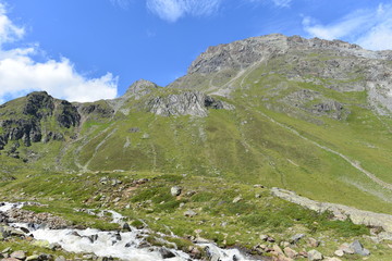 Fototapeta na wymiar Rifflbach im Riffltal im Kaunergrat/Ötztaler Alpen 