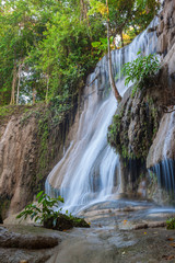Obraz premium Beautiful landscape of tropical Saiyok waterfall in Kanchanaburi, Thailand