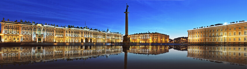 Fototapeta na wymiar The Hermitage at Palace Square in St. Petersburg
