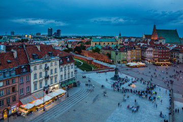 Obraz premium View of the old town at night in Warsaw, Poland