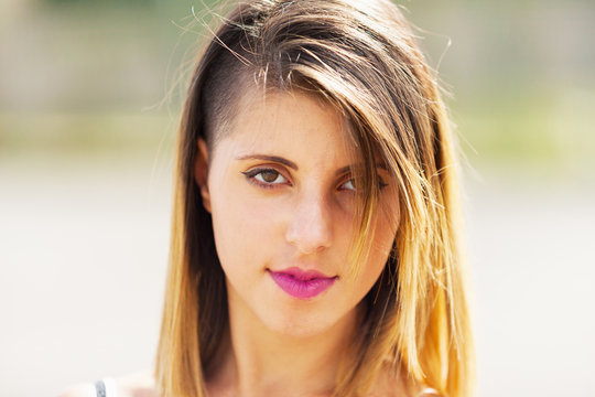 Trasgressive hair model, intense look