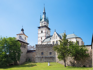 Fototapeta na wymiar Kremnica - The Safarikovo square with fountain, castle and St. Catherine church.