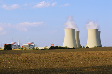 Fototapeta na wymiar nuclear power plant, cooling towers and field 