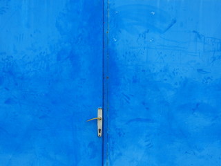 Hintergrund, Textur: Schmutzige Stahltür, blau