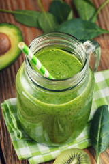 Smoothies of kiwi, avocado and spinach leaves, close-up