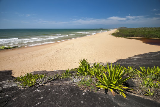Praia e Lagoa de Cara&iacute;s (Parque Estadual Paulo Cesar Vinha) | .Beach and Lagoa of Cara&iacute;s fotografado em Guarapari, Esp&iacute;rito Santo -  Sudeste do Brasil. Bioma Mata Atl&acirc;ntica. 
