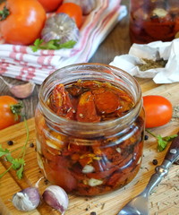 Sun-dried tomatoes with garlic and provence herbs