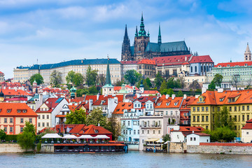 Fototapeta premium Praga jest stolicą Republiki Czeskiej, państwa europejskiego. Zabytki historyczne.