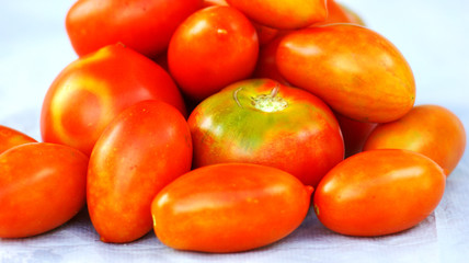  Ripe, red tomatoes