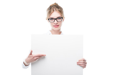 Fototapeta premium businesswoman presenting blank card