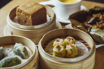 Cantonese sponge cake and dumpling