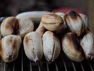Banana broil on the stove