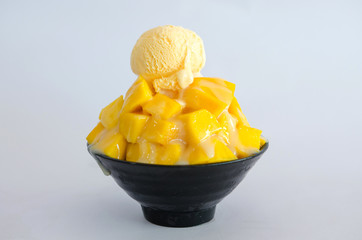 Bunchu mango with sweetened condensed milk