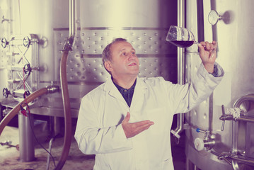 Wine maker controls quality of wine