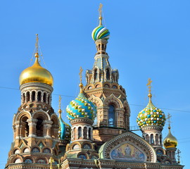 Fototapeta na wymiar Dome of the Orthodox Cathedral of the Savior on spilled Blood illuminated by the sun against the blue sky