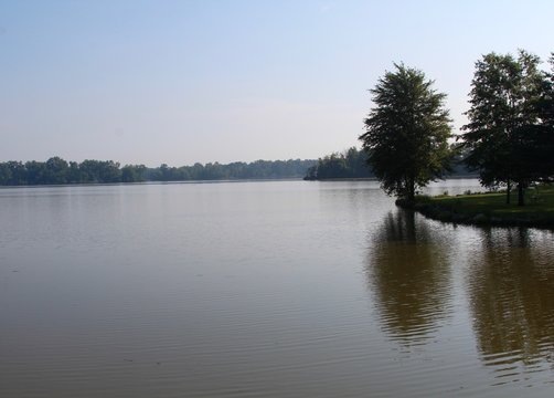 The clear sunny morning at the lake in the park.