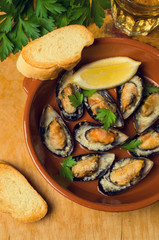 Baked mussels with cheese