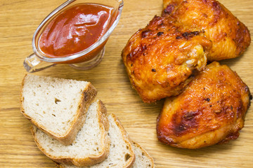 Grilled Chicken with Sauce and Bread