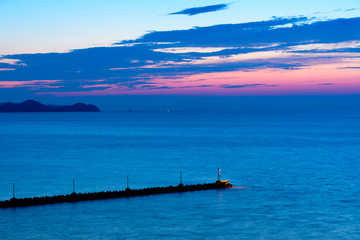 Obraz premium 海岸線の夕暮れ