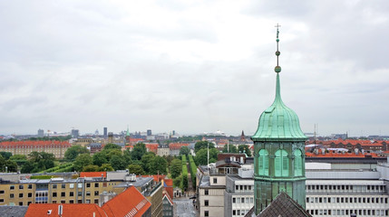 Obraz premium Cityscape, aerial view from the platform at the top of the Rundetaarn or Round Tower in old town, cloudy weather, Copenhagen, Denmark