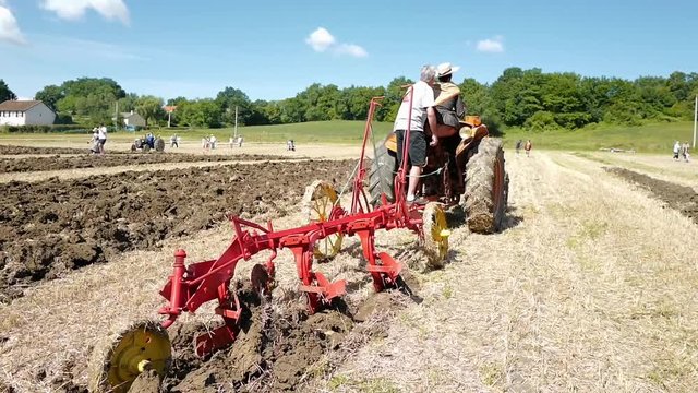 concours de labour f&eacute;minin en Auvergne