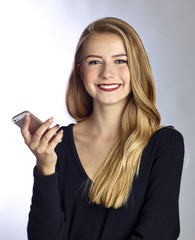Fototapeta premium Junge attraktive Frau telefoniert 