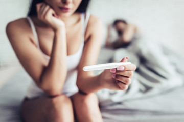 Couple with pregnancy test - obrazy, fototapety, plakaty